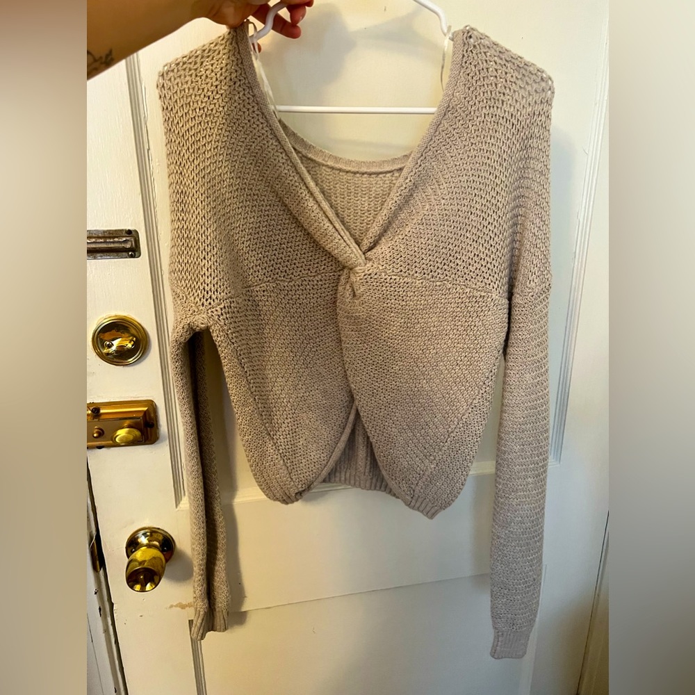 American Eagle knotted sweater! Size small